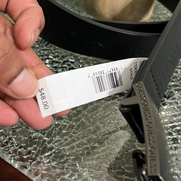 NWT GUESS BELT SIZE XL UNISEX BLACK WITH LOGO OUTSIDE BELT BUCKLE LOGO ON EDGE - Picture 5 of 9